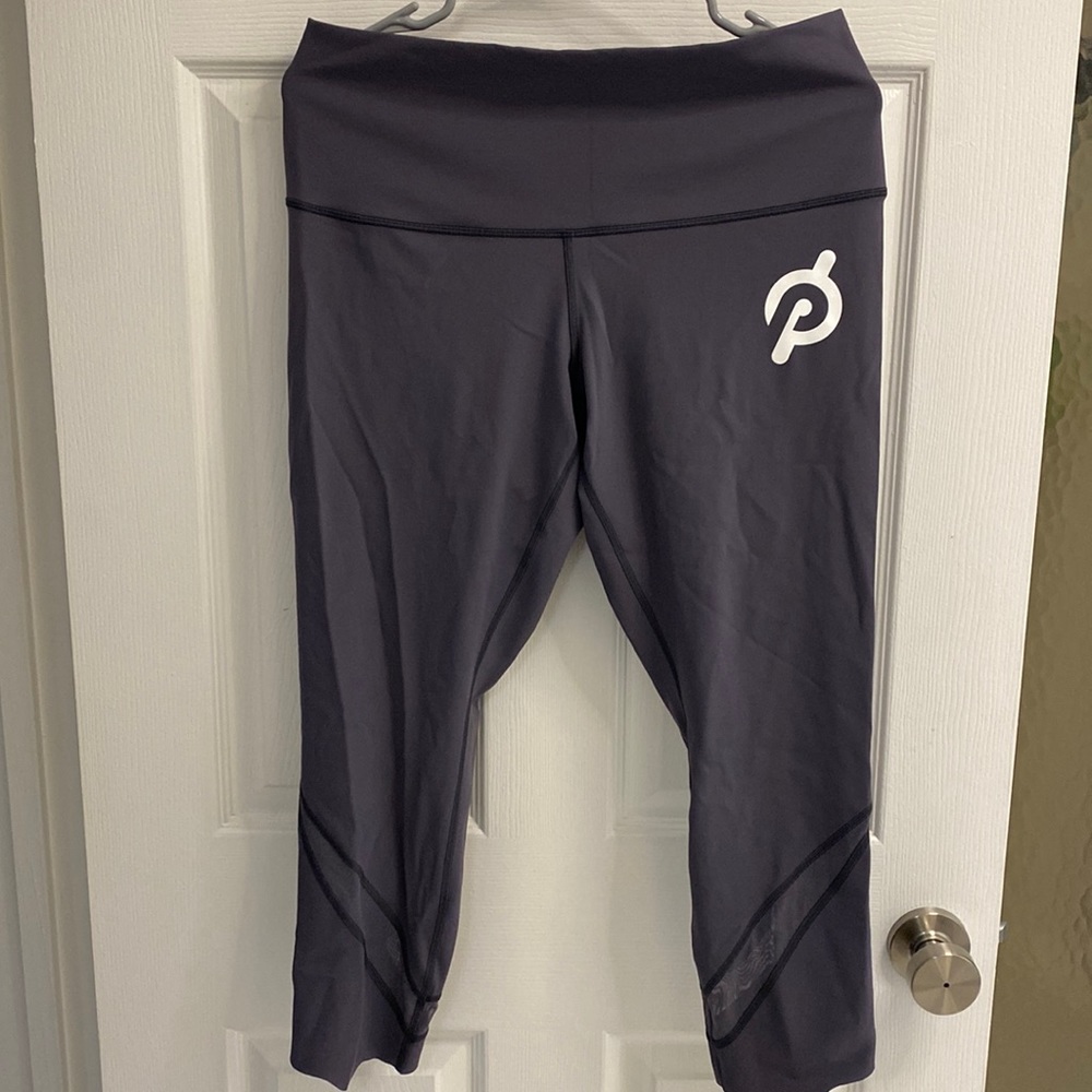 Women peloton by lululemon leggings. Light gray. Crop length.